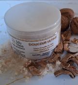 Gommage Corps " DOUCEUR ULTIME "                                                                                                                    Senteur Fruits rouges/Cèdre/Musc/Bois de Santal 240G